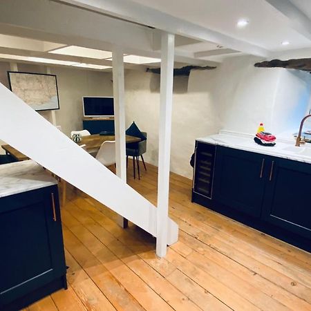 Spindrift Is A Beautiful Newly Refurbished Three Bedroom Private Family House Located On The Old Harbour And The Coastal Path In The Heart Of Beautiful פולפרו מראה חיצוני תמונה