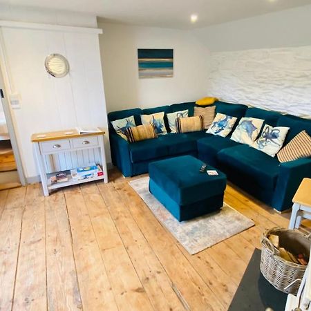 Spindrift Is A Beautiful Newly Refurbished Three Bedroom Private Family House Located On The Old Harbour And The Coastal Path In The Heart Of Beautiful פולפרו מראה חיצוני תמונה