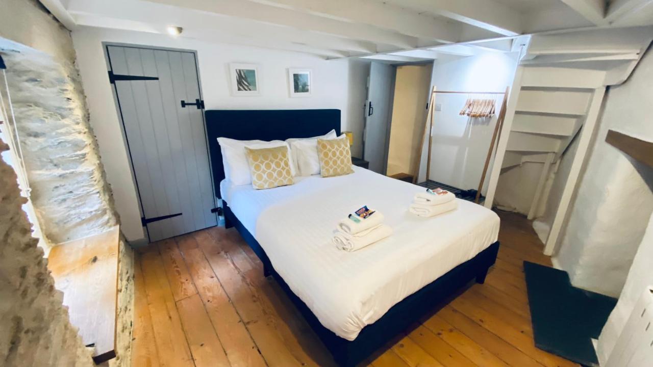 Spindrift Is A Beautiful Newly Refurbished Three Bedroom Private Family House Located On The Old Harbour And The Coastal Path In The Heart Of Beautiful פולפרו מראה חיצוני תמונה