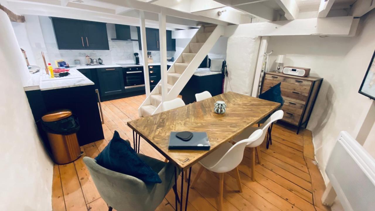 Spindrift Is A Beautiful Newly Refurbished Three Bedroom Private Family House Located On The Old Harbour And The Coastal Path In The Heart Of Beautiful פולפרו מראה חיצוני תמונה