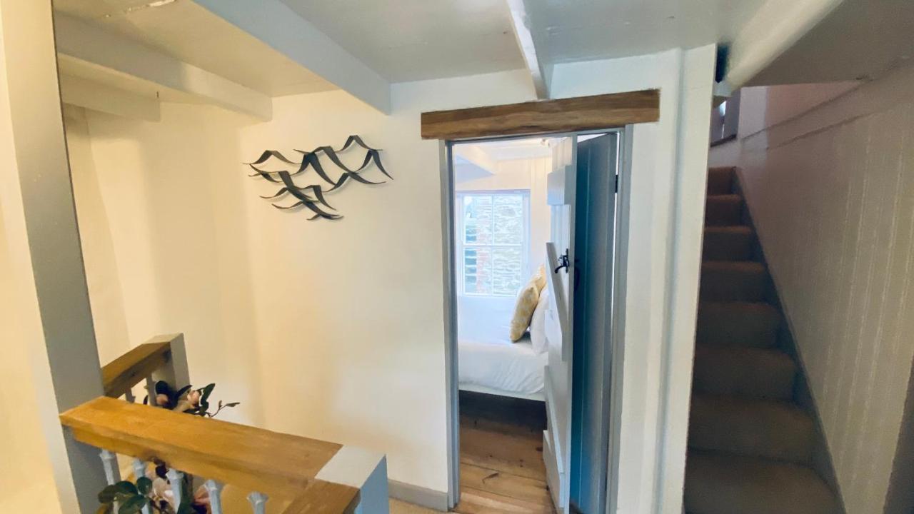 Spindrift Is A Beautiful Newly Refurbished Three Bedroom Private Family House Located On The Old Harbour And The Coastal Path In The Heart Of Beautiful פולפרו מראה חיצוני תמונה