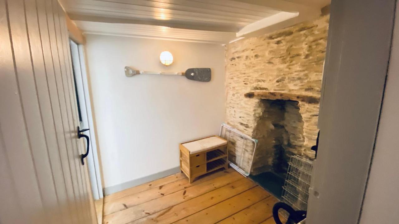Spindrift Is A Beautiful Newly Refurbished Three Bedroom Private Family House Located On The Old Harbour And The Coastal Path In The Heart Of Beautiful פולפרו מראה חיצוני תמונה