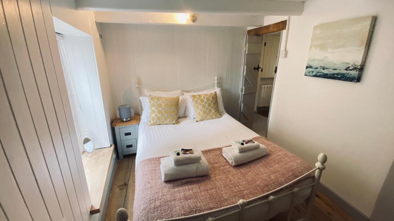 Spindrift Is A Beautiful Newly Refurbished Three Bedroom Private Family House Located On The Old Harbour And The Coastal Path In The Heart Of Beautiful פולפרו מראה חיצוני תמונה