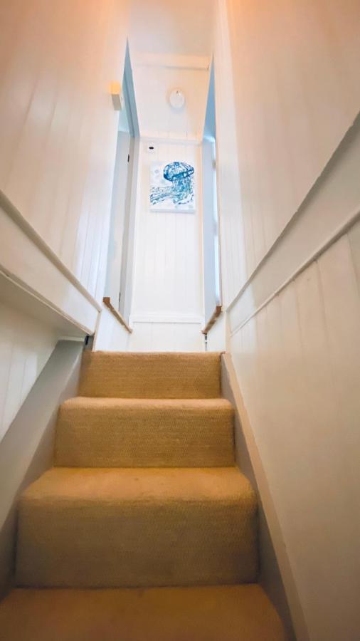 Spindrift Is A Beautiful Newly Refurbished Three Bedroom Private Family House Located On The Old Harbour And The Coastal Path In The Heart Of Beautiful פולפרו מראה חיצוני תמונה