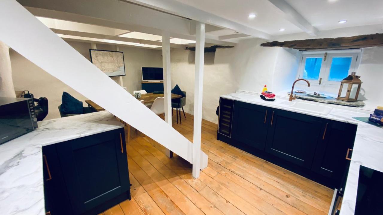 Spindrift Is A Beautiful Newly Refurbished Three Bedroom Private Family House Located On The Old Harbour And The Coastal Path In The Heart Of Beautiful פולפרו מראה חיצוני תמונה