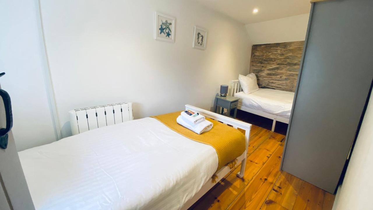 Spindrift Is A Beautiful Newly Refurbished Three Bedroom Private Family House Located On The Old Harbour And The Coastal Path In The Heart Of Beautiful פולפרו מראה חיצוני תמונה
