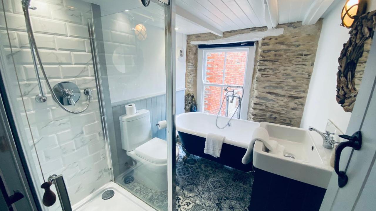 Spindrift Is A Beautiful Newly Refurbished Three Bedroom Private Family House Located On The Old Harbour And The Coastal Path In The Heart Of Beautiful פולפרו מראה חיצוני תמונה