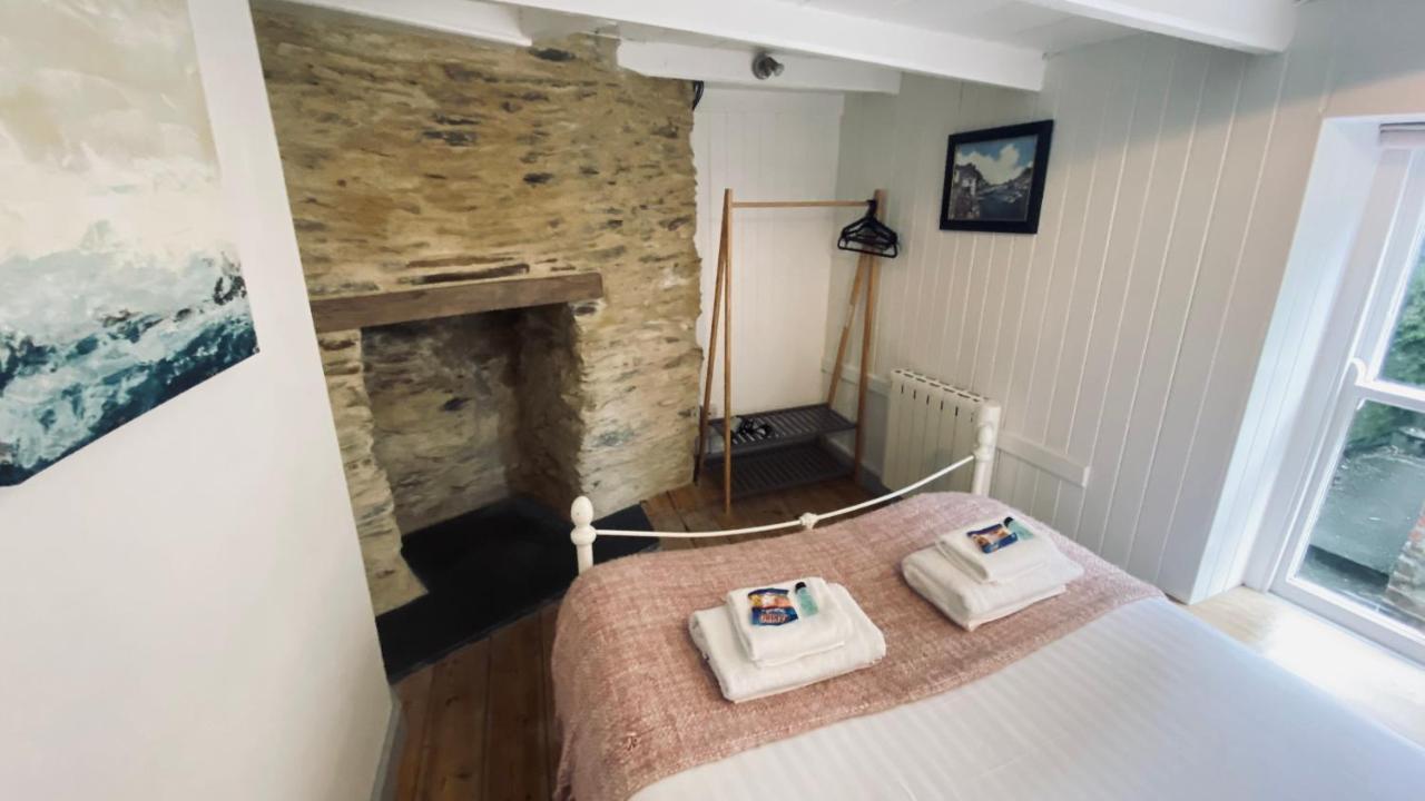 Spindrift Is A Beautiful Newly Refurbished Three Bedroom Private Family House Located On The Old Harbour And The Coastal Path In The Heart Of Beautiful פולפרו מראה חיצוני תמונה